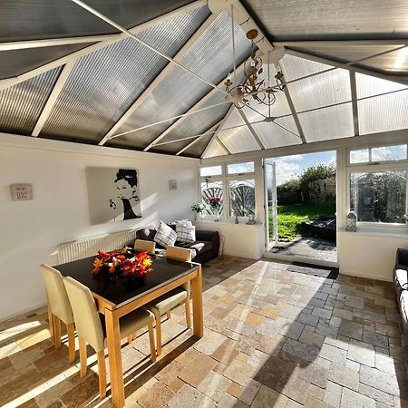 2 Bedroom Holiday Home In The Heart Of West Wales St Clears Dış mekan fotoğraf