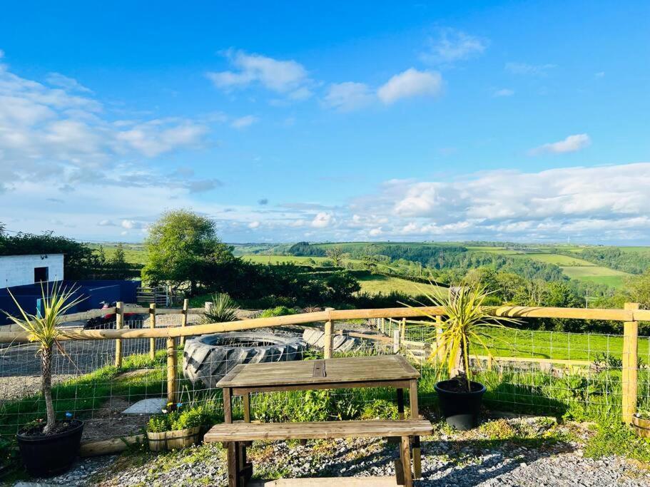 2 Bedroom Holiday Home In The Heart Of West Wales St Clears Dış mekan fotoğraf