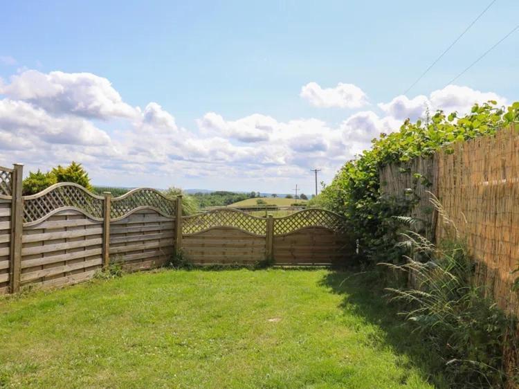 2 Bedroom Holiday Home In The Heart Of West Wales St Clears Dış mekan fotoğraf